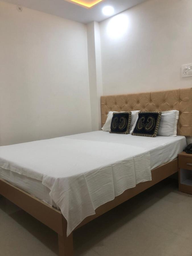 Purple Lotus Hotel Варанаси Екстериор снимка