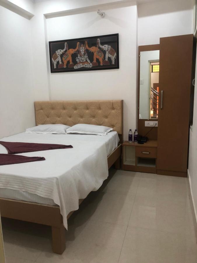 Purple Lotus Hotel Варанаси Екстериор снимка