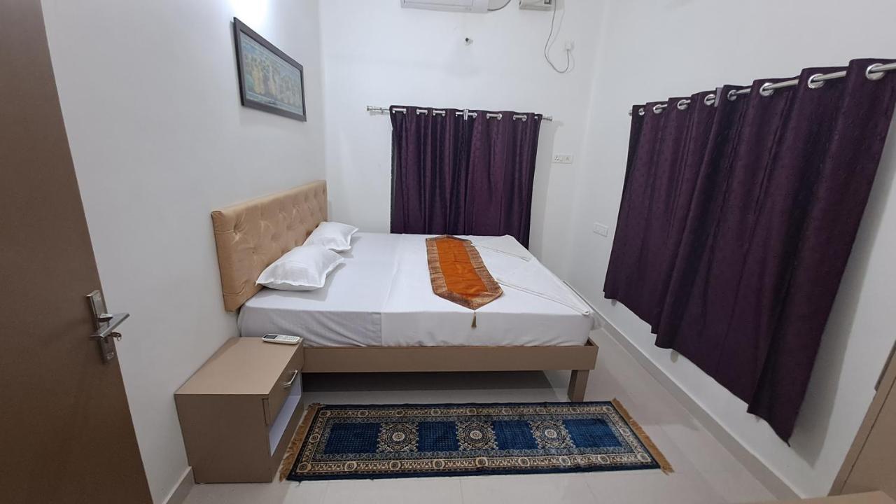 Purple Lotus Hotel Варанаси Екстериор снимка
